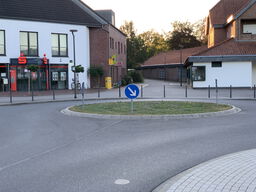 Auf dieser Verkehrsinsel wird in der Adventszeit der Weihnachtsbaum stehen.